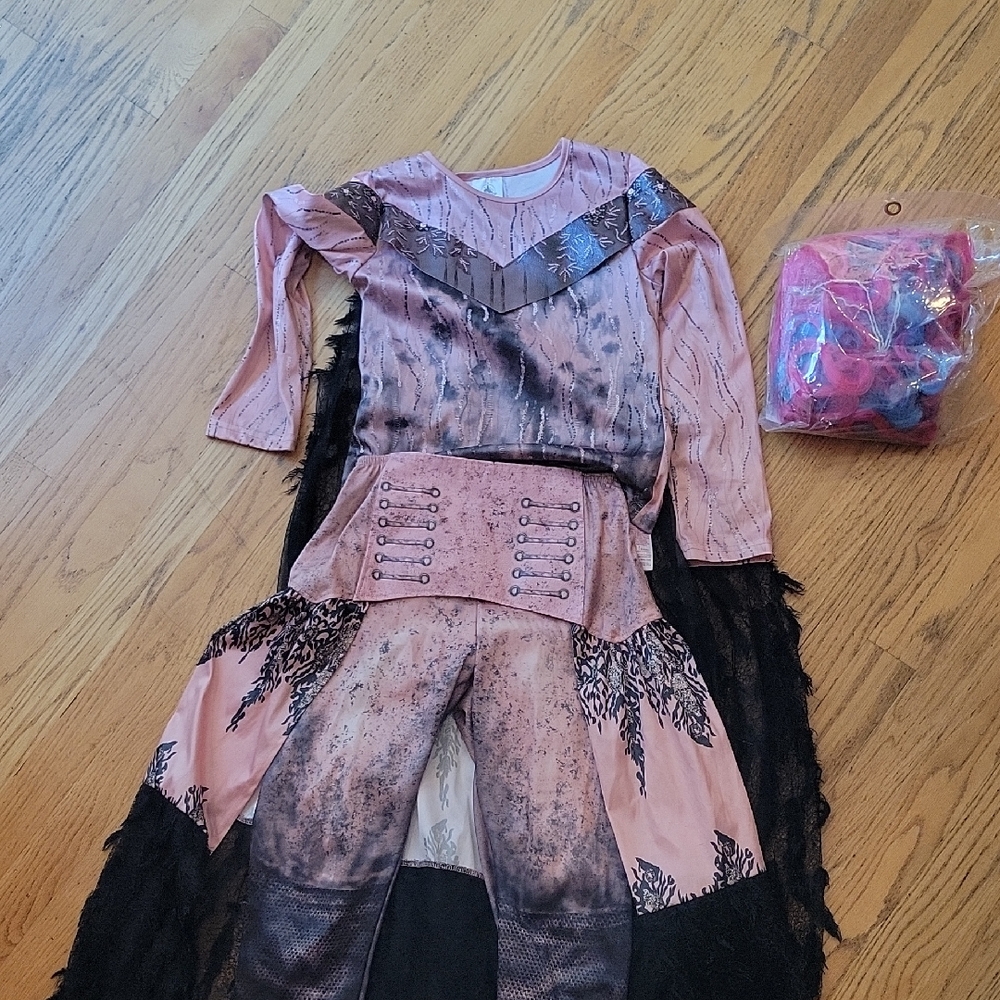 Kids 7/8 Disney Descendants Audrey Queen Of Mean Pink and Black Costume With Wig